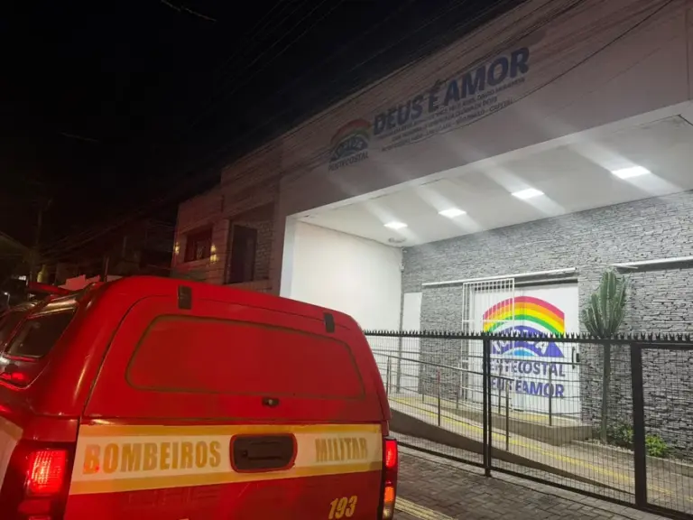 Homem morre e outro fica ferido após caírem de teto de igreja, em João Pessoa